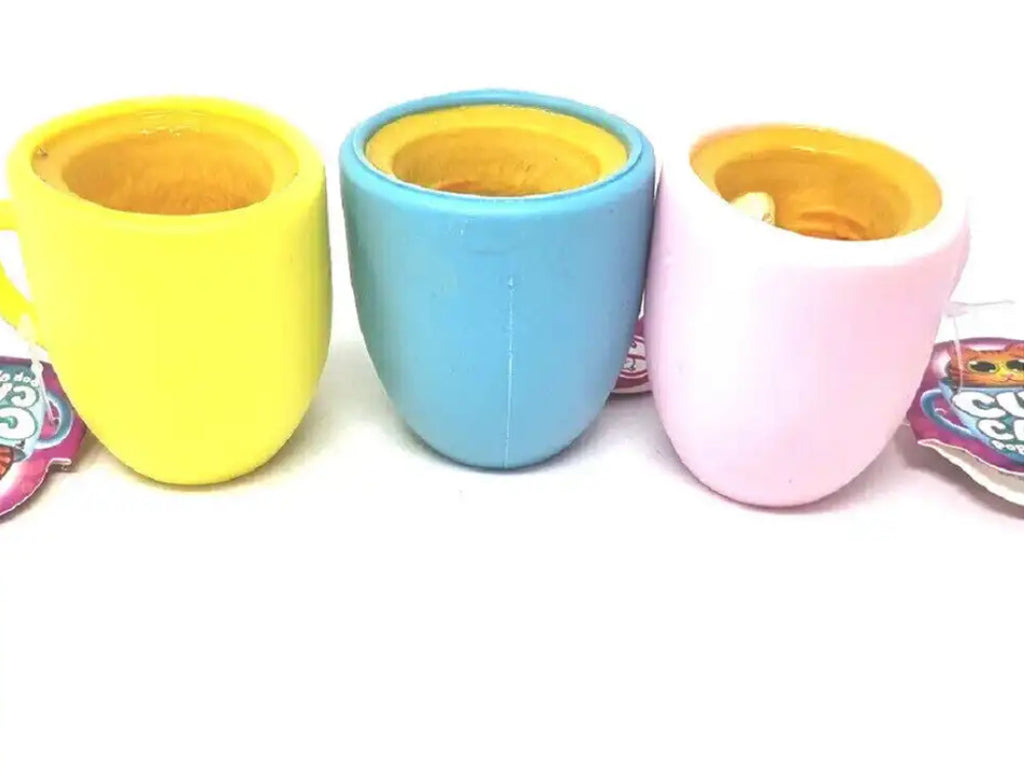 Cup Cats pop-up squishy toy
