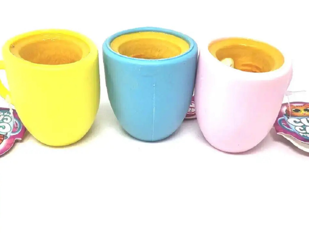 Cup Cats pop-up squishy toy